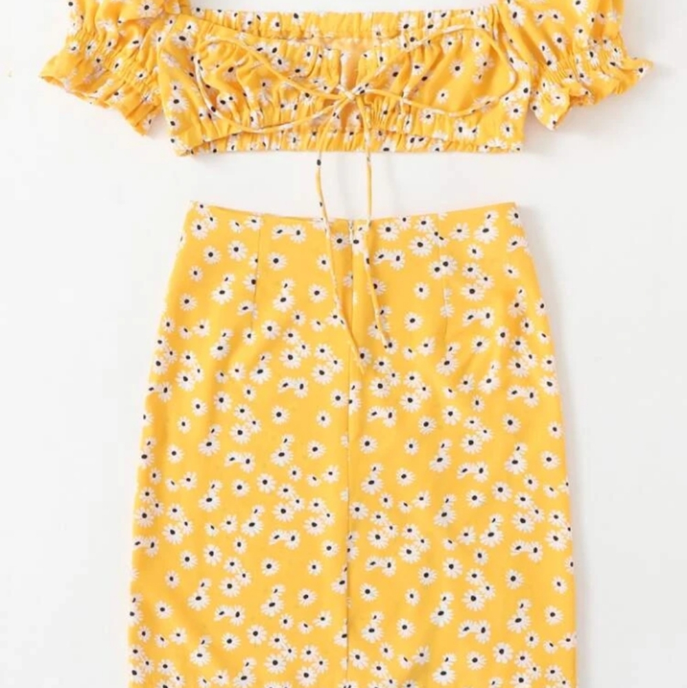 Floral print crop top and skirt set